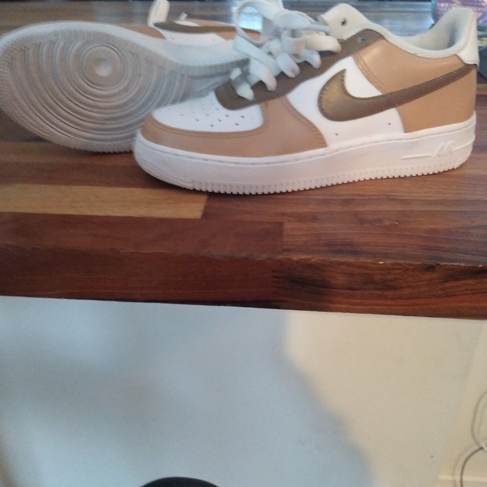 Size 4 women's Nike air force 1